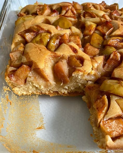 Healthy Vegan Apple Cake, Healthier Deserts, Apple Breakfast Cake, Unhealthy Desserts, Vegan Low Fat, Vegan Apple Cake, Gluten Free Pumpkin Pie, Vegan Apple Pie, Night Cravings