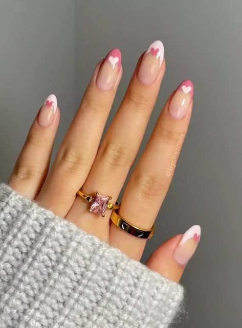 Are you looking for cute Valentine's day nails that you can recreate yourself? If so, you'll love these beautiful Valentine's nail ideas! Paznokcie Hello Kitty, Kutek Disney, February Nails, Nagel Tips, Nail Designs Valentines, Smink Inspiration, Makijaż Smokey Eye, روتين العناية بالبشرة, Heart Nails