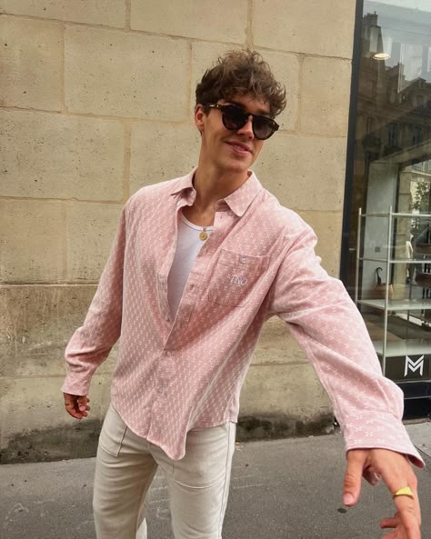 Noah Beck Outfits, Men Linen Outfit Summer, Linen Outfit Summer, Pink Shirt Outfit, Linen Summer Outfits, Old Money Fits, Masc Style, Linen Outfit, Shirt Outfit Men