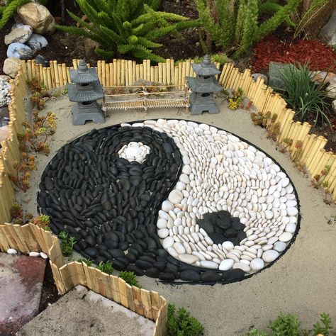 Ying Yang Party Theme, Ying Yang Garden Design, Yin Yang Garden, Yin Yang Rock Garden, Yin Yang Decoration, Black Sand Zen Garden, Spiritual Garden, Landscape Mosaic, Buddha Garden