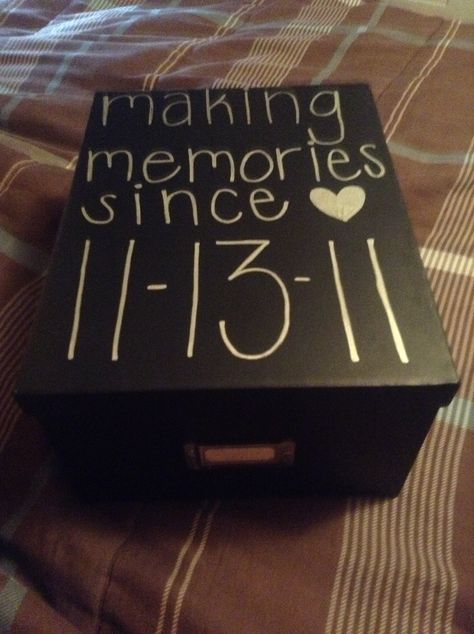 Memory box to hold special things. Like, cards, letters, etc. Easy Valentines Gifts For Him, Easy Valentines Gifts, Memories Box Diy, Diy Christmas Gifts For Men, Unique Christmas Gifts Diy, Simple Valentines Gifts, Boyfriend Ideas, Easy Valentines, Bf Gifts