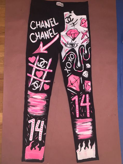 Custom Birthday Jeans, Custom Pants Paint, Custom Dickie Outfits, Custom Birthday Outfits, Birthday Pants, Painted Pants, Custom Jeans Diy, Bday Outfits, Birthday Outfit For Teens