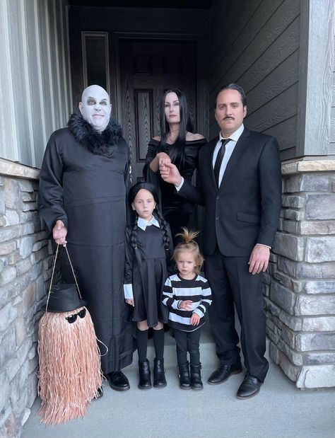 Family Wednesday Costumes, Halloween Costumes Adams Family, Uncle Fester Costume, Adams Family Costume, Addams Family Halloween Costumes, Family Costumes For 3, Adams Family Halloween, Ladybug Party Decorations, Wednesday Costume