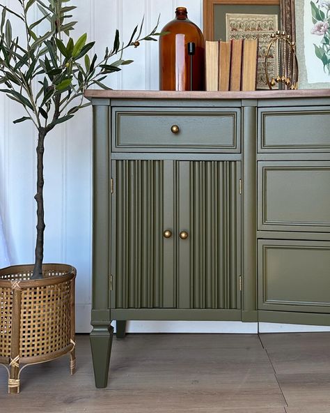 Quick before-after on this stunning sideboard. Loved all the details on this one. Simplified the existing hardware on the middle drawers and swapped the others out for knobs. Love this look😍 This green is the perfect olive with enough warmth and depth to it to give that vintage-y feel. SOLD. #beforeafterfurniture #sideboardmakeover #sideboardtransformation #thecuratedattic #saskatchewan #saskatoon #saskatoonhomes #edmonton #calgary #diyinspo #inspiration #moderninterior #vintageinterior... Paint Sideboard, Dark Green Buffet Cabinet, Olive Green Sideboard, Green Painted Sideboard, Mahogany Sideboard Upcycle, Sideboard Makeover, Green Sideboard, Before After Furniture, 1930s Sideboard