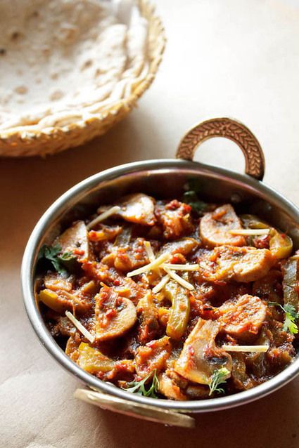 kadai mushroom recipe Kadai Mushroom, Veg Recipes Of India, Mushroom Recipe, Aloo Gobi, Quick Dishes, Paneer Recipes, Healthy Eating Tips, Veg Recipes, Indian Cooking