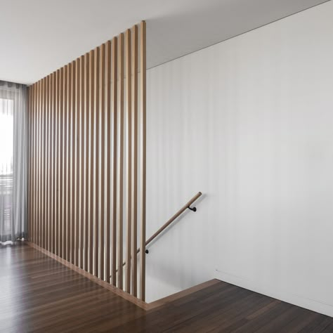 Wood Slat Stairs, Wood Slat Railing, Slat Wall Staircase, Loft Railings, Loft Railing, Stairs Design Interior, Home Hall Design, Staircase Handrail, Timber Slats