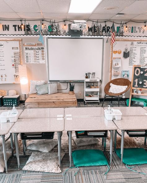 Classroom Organization Furniture, Teacher Area Setup, Small Classroom Decorating Ideas, Portable Classroom Ideas, Classroom Decor Amazon, Clean Classroom Aesthetic, Portable Classroom Setup Ideas, Portable Classroom Decor, Amazon Classroom Decor