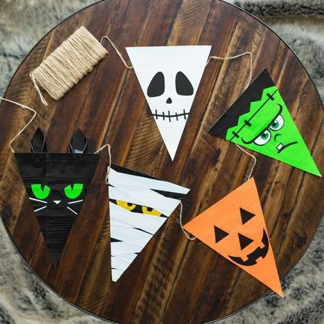 Halloween Classroom Decorations, Uhyggelig Halloween, Bricolage Halloween, Halloween Acrylic, Halloween Fest, Homemade Halloween Decorations, Halloween Classroom, Adornos Halloween, Easy Halloween Crafts