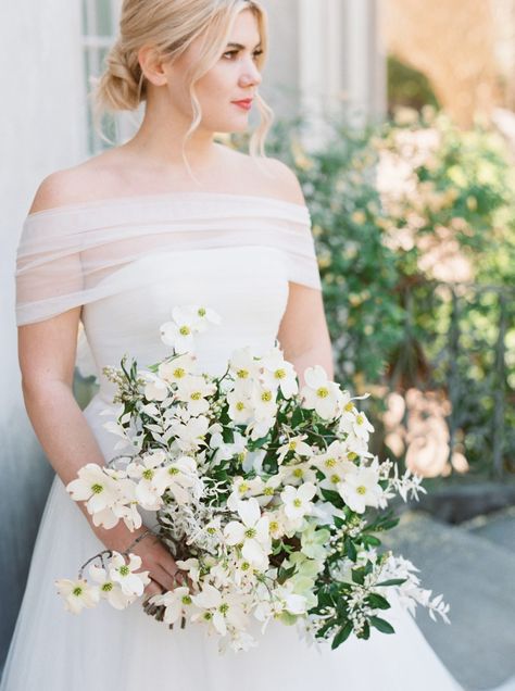 A monochromatic, minimal bridal wedding photoshoot with gorgeous Dogwood flowers making this editorial extra elegant and timeless. #minimalistbride #elegantbridalinspiration #allwhiteweddings #bridalweddingphotoshoot Monochromatic Wedding Bouquet, Dogwood Bouquet, Monochrome Bridal Bouquet, Dogwood Bridal Bouquet, Rose Dress Outfit, Whimsical White Bouquet, Dogwood Flowers, Preowned Wedding Dresses, Spring Wedding Flowers