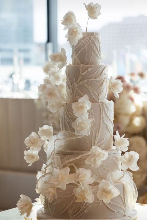 Sweet Bloom Cakes, Off White Wedding Cake, Bakery Quotes Inspiration, Luxury Wedding Cakes, Wedding Cake Neutral, Bakery Quotes, Luxury Wedding Cake Design, Fancy Wedding Cakes, Wedding Cake Fresh Flowers