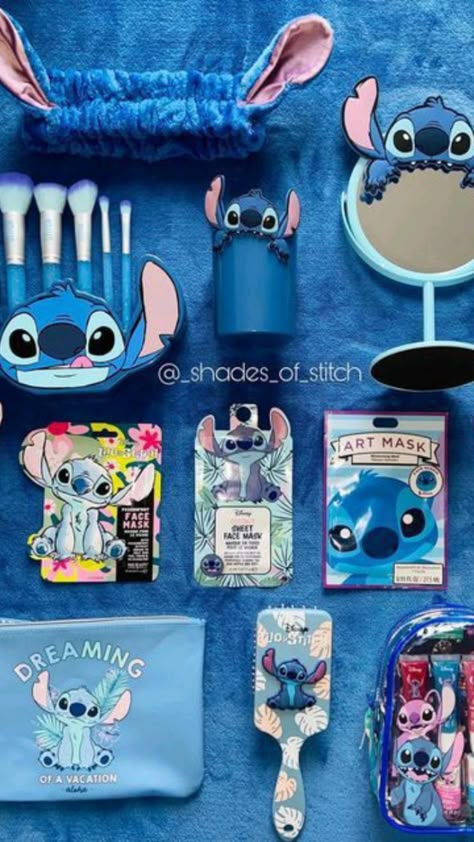 Christmas Diy Nails, Diy Nails At Home Nailart, Easy Diy Nails At Home, Cute Diy Nails, Stitch Lilo And Stitch, Easy Diy Nails, Nails Blue And White, Lilo And Stitch Toys, Stitches Makeup