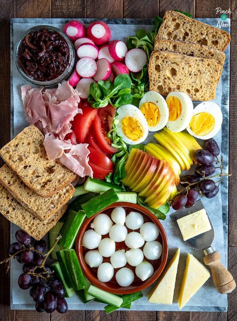 Ploughmans Lunch Platter, British Sandwiches, Continental Lunch, Ploughmans Platter, Weekend Lunch Ideas, Homemade Chutney, Grazing Plate, Lunch Platter, Ploughman's Lunch