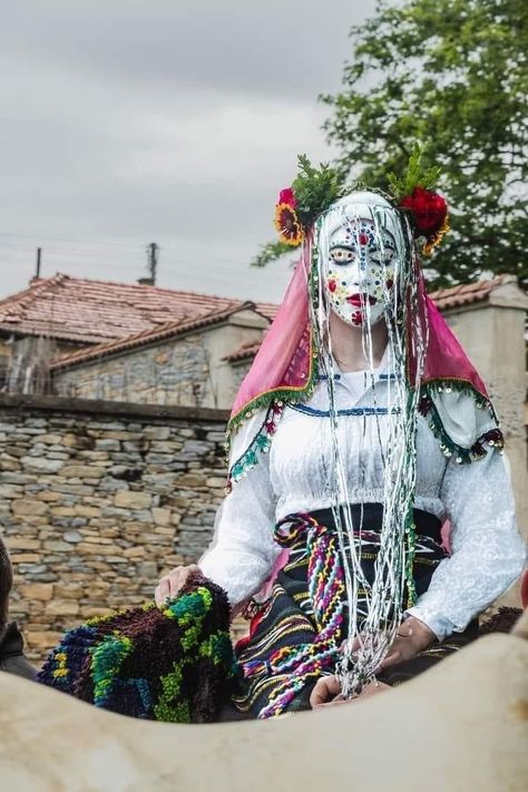 Balkan Makeup, Bulgarian Girl, Bulgarian Women, Bulgarian Culture, Bulgarian Folklore, Europe Culture, Bulgarian Clothing, Cultural Fashion, Bridal Make Up