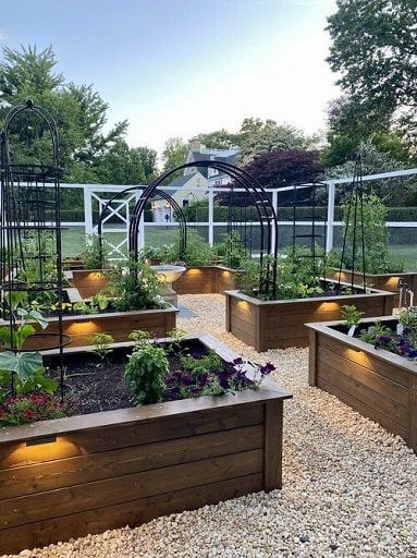 25 Inexpensive Raised Garden Bed Ideas You Can Build At Home Raised Garden Beds Covered Green Houses, Plan Potager, Inexpensive Raised Garden Beds, Garden Layout Design, Vegetable Garden Layout Design, Vegetable Garden Layout, Vege Garden, Garden Bed Layout, Raised Vegetable Gardens