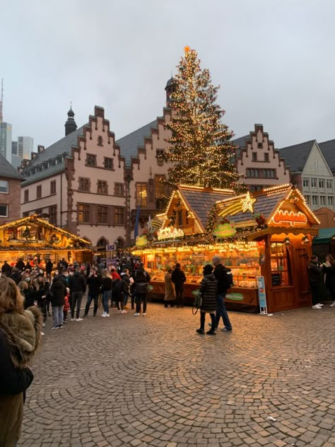 German Christmas Markets Aesthetic, Munich Christmas Market, Germany In Winter, German Winter, Germany Winter, German Market, Christmas In Germany, Germany Christmas, School Places