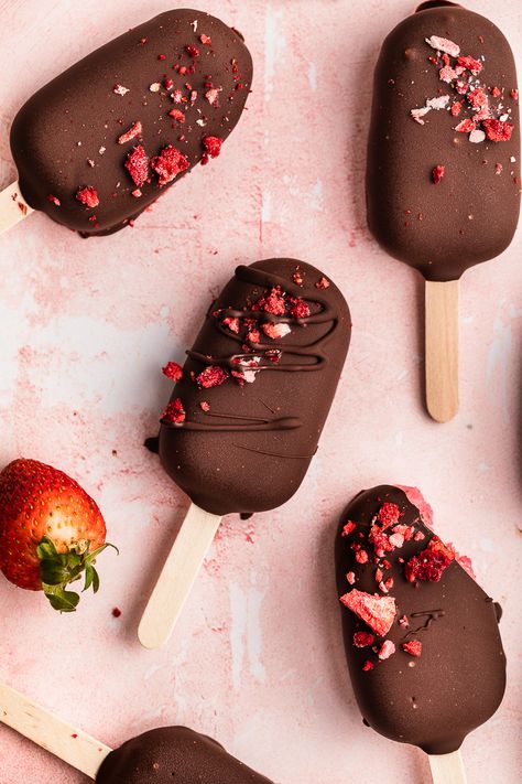 Popsicles Cake, Easy Popsicles, Strawberry Popsicles, Sugar Free Baking, Lemon Poppyseed Muffins, Strawberry Chocolate, Ice Cream Popsicles, Easy Strawberry, Covered Strawberries