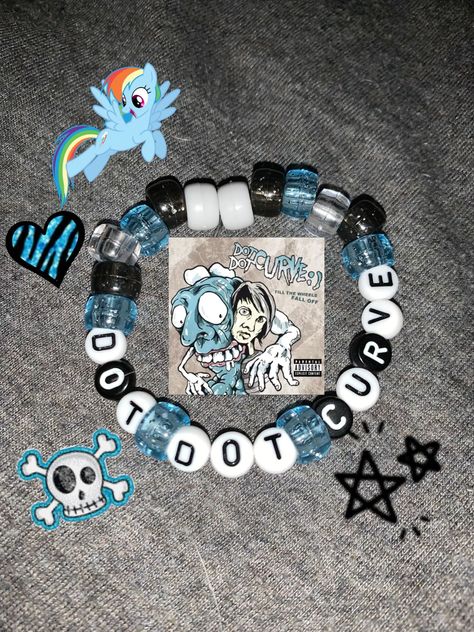 Dot Dot Curve, Kandi Patterns Bracelets, Emo Kandi, Kandi Cuff Ideas, World Of Wearable Art, Kandi Inspo, Kandi Cuffs, Kandi Kid, Kandi Ideas