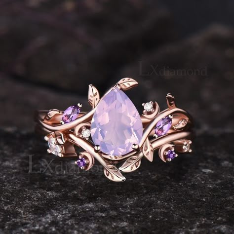 Blue Ruby Ring, Purple Ring Aesthetic, Purple Jewelry Aesthetic, Спонж Beauty Blender, Amethyst Aesthetic, Crystal Wedding Ring, Pretty Engagement Rings, Elven Jewelry, Amethyst Ring Engagement