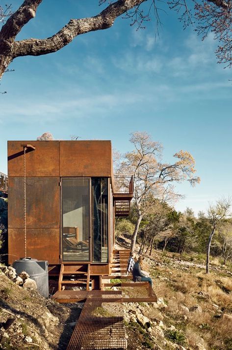 Small Off Grid Cabin, Small Shipping Containers, Cabins In Texas, Shipping Container Pool, Shipping Container Design, Cargo Container Homes, Shipping Container Cabin, Lakeside View, Container Cabin