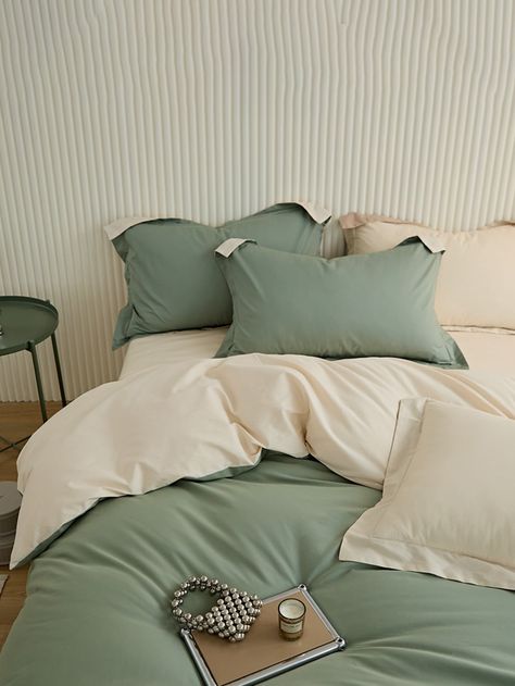 3pcs/set Two Tone Duvet Cover Set(1 Duvet Cover & 2 Pillowcase), Minimalist Polyester Bedding Set For All SeasonI discovered amazing products on SHEIN.com, come check them out! Mint Green Bedspread, Pastel Green Bedding, Mint Green Bedroom For Adults, Bed Covers Aesthetic, Green Bed Spread, Mint Green Bed, Green Bedding Aesthetic, Green Bedding Bedroom, Duvet Ideas