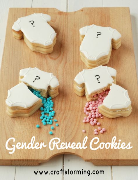 Gender Reveal Cookies Surprise Cookie, Creative Gender Reveals, Gender Reveal Cookies, Icing Decorations, Cookie Tutorials, Gender Reveal Cake, Baby Cookies, Shower Food, Cookie Packaging