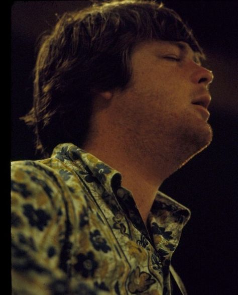 brian wilson of the beach boys, 1967. Beach Boy, Brian Wilson, Beatles Pictures, Beach Boys, The Beach Boys, Surfs Up, Record Producer, Music Stuff, The Beatles