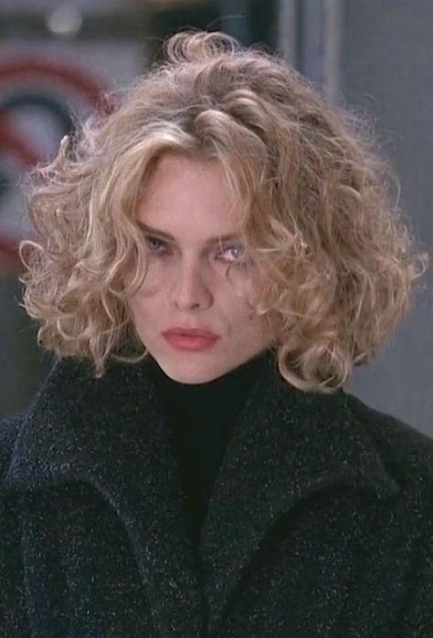 Selina Kyle Catwoman, A Line Haircut, Blonde Balayage Highlights, Curly Short, Short Curly Haircuts, Selina Kyle, Michelle Pfeiffer, Curly Hair Cuts, Hair Photo