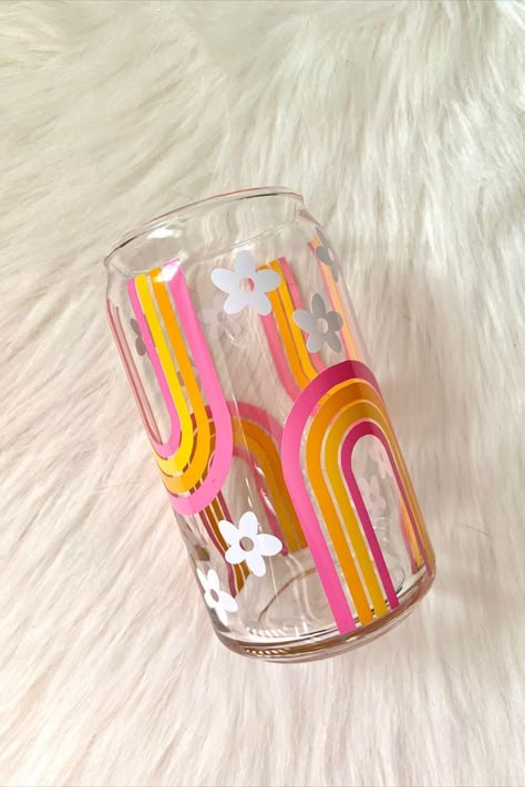 Glass Cup Cricut, Clear Cup Design, Can Cup Design, Glass Can Designs, Cup Decoration Ideas, Painted Glass Cups, Glass Beer Can Cups, Glass Cup Painting, Custom Glass Cups