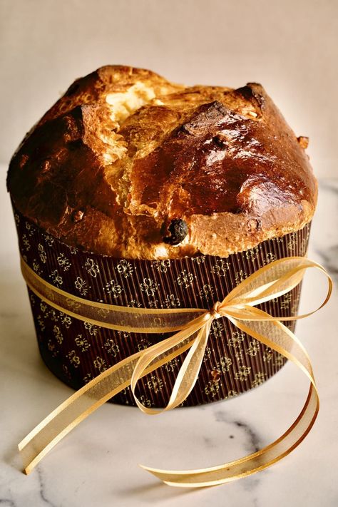 Panettone Recipe Italian, Traditional Panettone Recipe, Sweet Bread Recipes, Italian Christmas Bread, Panettone Cake, Italian Christmas Traditions, Italian Christmas Cake, Panettone Bread, Panettone Recipe