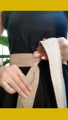 Diy Belt For Dresses, Ways To Tie Scarves, Diy Belts, Shoelace Patterns, Shoe Lace Patterns Converse, Lace Patterns Converse, Nike Shoe, How To Wear A Scarf, Diy Vetement