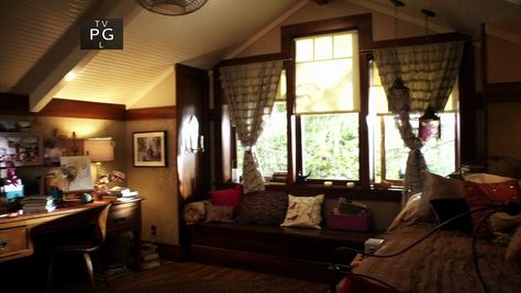 liars04_000228 Aria Montgomery Room, Alt Room, Pretty Little Liars Aria, Aria Montgomery, Bedroom Boho, Room Decorations, Blue Bedroom, Dream Rooms, Dream House Decor