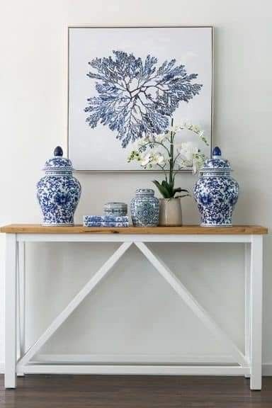 Hamptons Style Living Room, Console Ideas, Hamptons Style Decor, Hamptons Style Homes, Blue And White Living Room, Hamptons Decor, Console Styling, Blue White Decor, Hamptons House