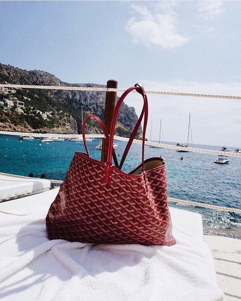 Louis Vuitton Tote, Louis Vuitton Tote Bag, Goyard Bag Outfit, Red Goyard, Goyard Tote Aesthetic, Goyard Saint Louis, Burgundy Goyard, Neverfull Louis Vuitton, Goyard Tote Outfit