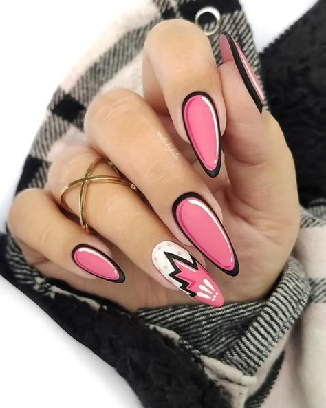 NAIL DESIGNER 🔝 on Instagram: "Heejo 💗 #comicnails opanowały internety 😍 Lubicie czy macie już dość? 😅 Cudowny 041 Raspberry Juice od @elisium_nails w towarzystwie czerni i bieli wygląda obłędnie 🤤 ‼️ Z kodem KateNails15 macie 15% rabatu na wszystkie produkty @elisium_nails ‼️ Miłego wieczorku 💗🥰 . . . #comicartist #cartoonnails #popart #popartnails #comicbooks #newtrend #pinknails #autumnnails #realnails #trendynails #simplenails #nailsonfleek #nails2inspire #nailsideas #nailsoftheday #p Pop Art Gel Nails, Grease Inspired Nails, Pill Nail Art, Pink Comic Book Nails, Pop Art Nails Designs Step By Step, Comic Strip Nails, Halloween Comic Nails, Lip Nails Art, Comic Nail Art Design