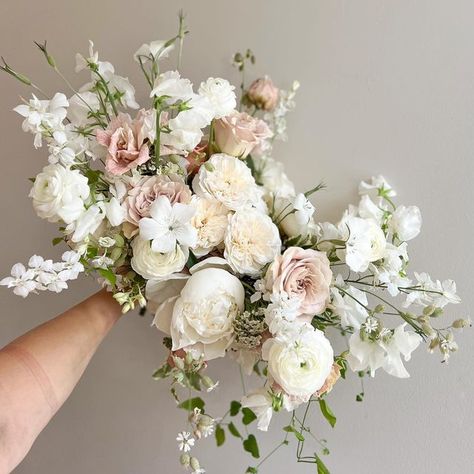 Blush Pink Wedding Flowers, Cream Wedding Flowers, Neutral Wedding Flowers, Champagne Flowers, Blush Wedding Flowers, Bridal Bouquet Flowers, Pink Wedding Flowers, Wedding Flower Inspiration, White Wedding Flowers