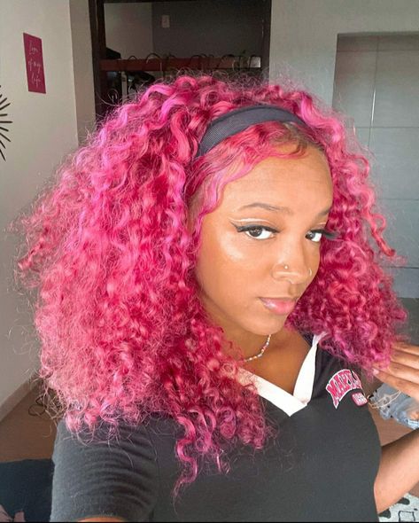 Curly Pink Hair, Pink Curly Hair, Dyed Curly Hair, Dyed Hair Inspiration, Colored Curly Hair, Pelo Afro, Dyed Natural Hair, Pretty Hair Color, Dye My Hair