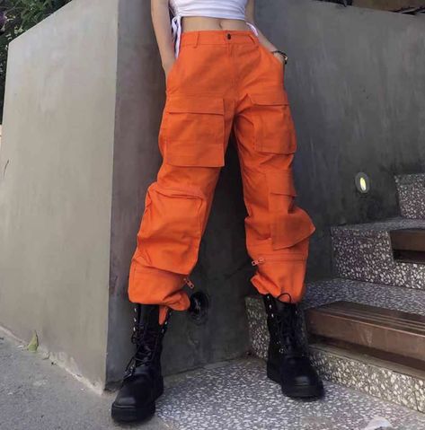 Orange Cargo Pants Outfit, Orange Pants Outfit, Cargo Pants Outfit Street Style, Baggy Pants Outfit, Baggy Jeans Outfit, Streetwear Korean, Outfit Grunge, Wide Leg Cargo Pants, Sweatpants Women