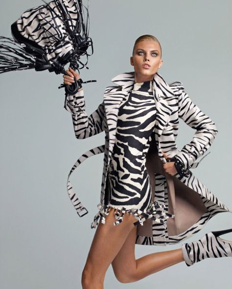 Zebra Print Fashion — Blumarine Fall 2010 | The Lady-like Leopard Zebra Print Clothes, Patrick Demarchelier, Zebra Print Dress, Stylish Winter Outfits, Animal Print Fashion, Animal Print Dresses, White Fashion, Milan Fashion, Outfits Aesthetic