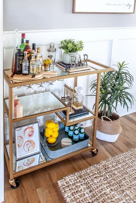 Bar Cart Inspiration, Cart Bar, Apartment Bar, Wine Cart, Gold Bar Cart, Diy Home Bar, Bar Cart Styling, Cart Decor, Bar Cart Decor