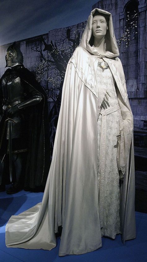 Lord Of The Rings Costume Design, Priestess Aesthetic Outfit, White Robes Fantasy Aesthetic, Legolas Outfit, Lotr Elves Aesthetic, Priestess Robes, Elvish Fashion, Lotr Fashion, Galadriel Costume