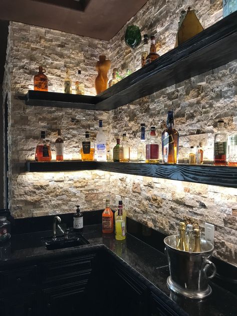 Industrial Home Bar, Housing Decor, Rustic Basement Bar, Home Bar Plans, Home Bar Areas, Rustic Basement, Home Bar Rooms, Modern Home Bar, Bourbon Bar