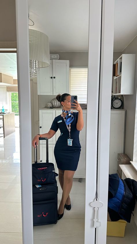 Flight Attendant Packing List, Flight Attendant Suitcase, Flight Attendant Outfit Ideas, Future Flight Attendant Aesthetic, Air Hostess Aesthetic, Flight Attendant Life Pictures, Flight Attendant Packing, Flight Attendant Aesthetic, Fly Attendant