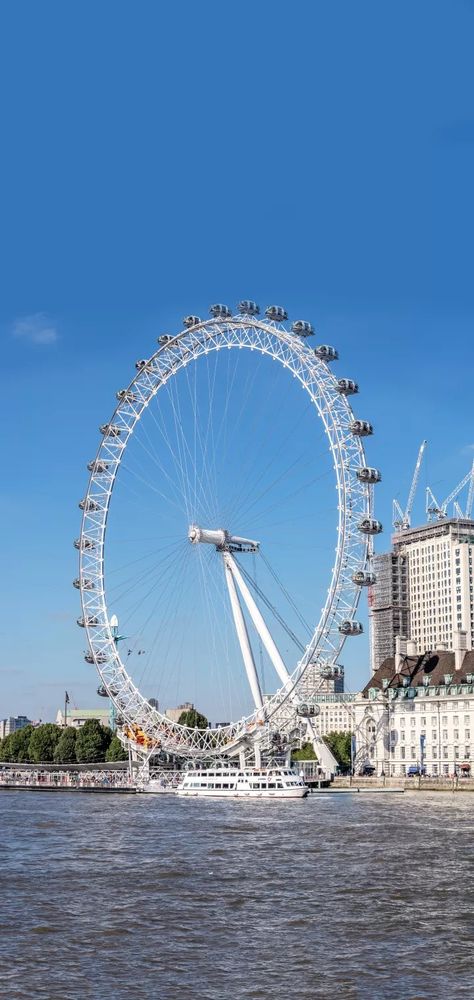 Beautiful ferries wheel ride London Eye (UK 135m) The London Eye is a giant ferris wheel carnivals rides on the south bank of the river Thames in London. The structure is 135m tall and the ferris wheel rides has a diameter of 120m. There are 32 capsules in total, each capsule can bear 25 visitors. The unceasing rotating London Eye has created a great profit for London tourist trade, undoubtedly the top tourist spot in #London. Night Landscape Photography, London Tourist, The London Eye, Carnival Rides, Travel Wallpaper, South Bank, Night Landscape, River Thames, Tourist Spots