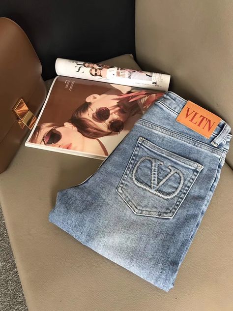 Luxury Designer Fitted Jeans, Valentino Logo Aesthetic, Ysl Jeans, Valentino Jeans, Pant Trousers Women, Valentino T Shirt, Denim Jeans Pants, Madison Beer Outfits, Beer Outfit