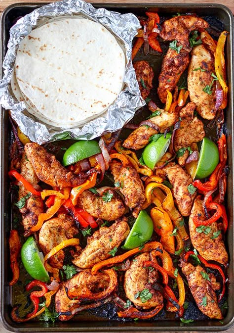 Sheet Pan Chicken Fajitas Fajitas In The Oven, Chicken Fajitas Oven, Sheet Pan Chicken Fajitas, Easy Chicken Fajitas, Easy Sheet Pan Dinners, Chicken Fajita Recipe, Pan Chicken Fajitas, Sheet Pan Chicken, Chicken Fajita