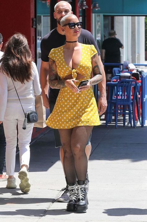 Amber Rose Style Outfits, Bob Haircuts Black Women, Haircuts Black Women, Amber Rose Hair, Amber Rose Style, Chic Over 50, Bald Girl, Bald Women, Edgy Short Hair