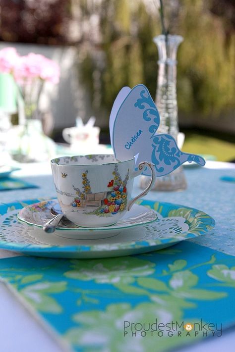 butterfly tea party place cards on tea cups... LOVE this! Tea Party Place Cards, Butterfly Tea Party, Mr Printables, Party Place Cards, English Tea Party, Butterfly Tea, Fairy Tea Parties, Tea Party Table, High Tea Party