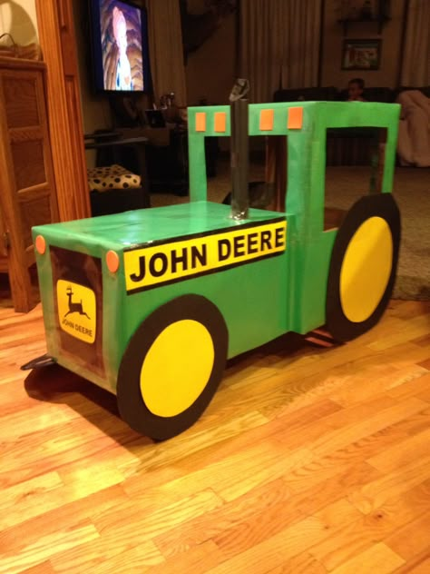 Crafts Out Of Cardboard, Tractor Costume, Cardboard Challenge, Tractor Crafts, John Deere Birthday, Tractor Birthday Party, Tractor Party, Jd Tractors, Farm Animals Birthday Party