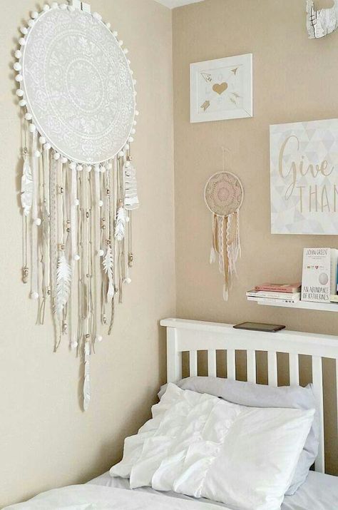 Dream Catcher Room Decor, Dream Catcher Room, Atrapasueños Diy, Dream Catcher Tutorial, Hantverk Diy, Beautiful Dream Catchers, Dream Catcher Decor, Dream Catcher Craft, Mandala Stencils