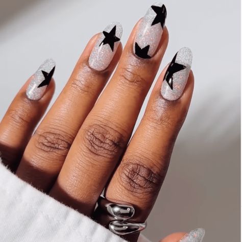 Star Outline Nails, Big Star Nails, Easy Star Nails, Sparkly Star Nails, Star Nail Ideas, Celestial Nails, Star Nail Designs, Ring Finger Nails, Star Nail